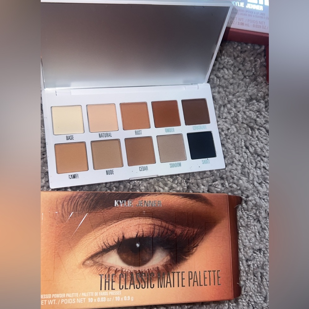 Kylie Jenner the classic eyeshadow pallet